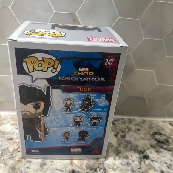 POP! Marvel’s Thor bobblehead - Picture 6 of 8